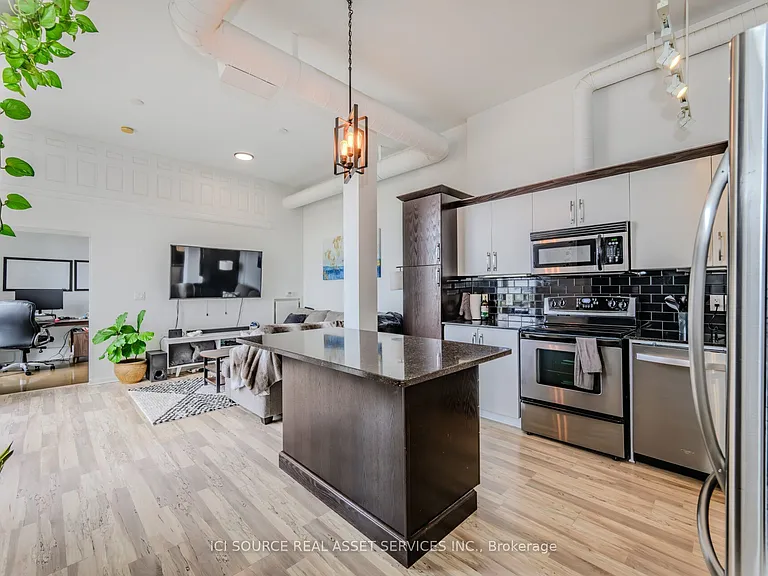 410 King St W #609 — Photo 2