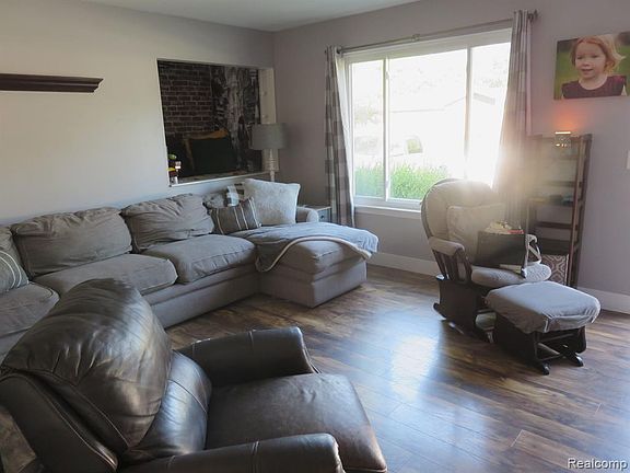 5th image of 35741 Willis Ct