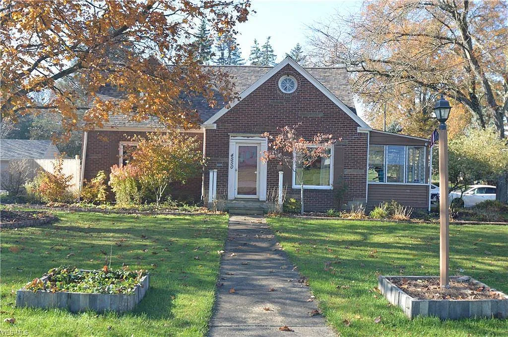4550 Euclid Blvd photo 1