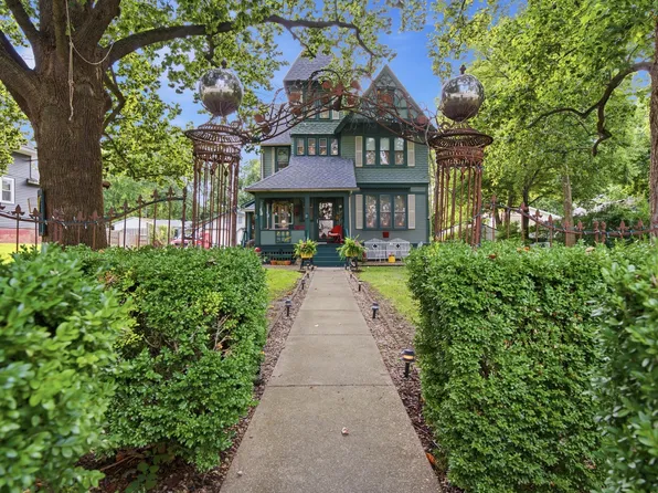 719 N Center St, Clinton, IL 61727