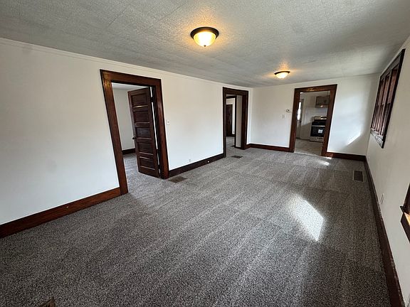 3rd image of 610 W Elm St