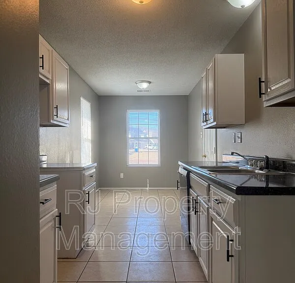 4817 Royal Run Dr — Photo 6