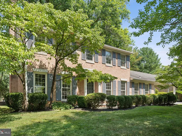 4713 Flower Valley Dr, Rockville, MD 20853