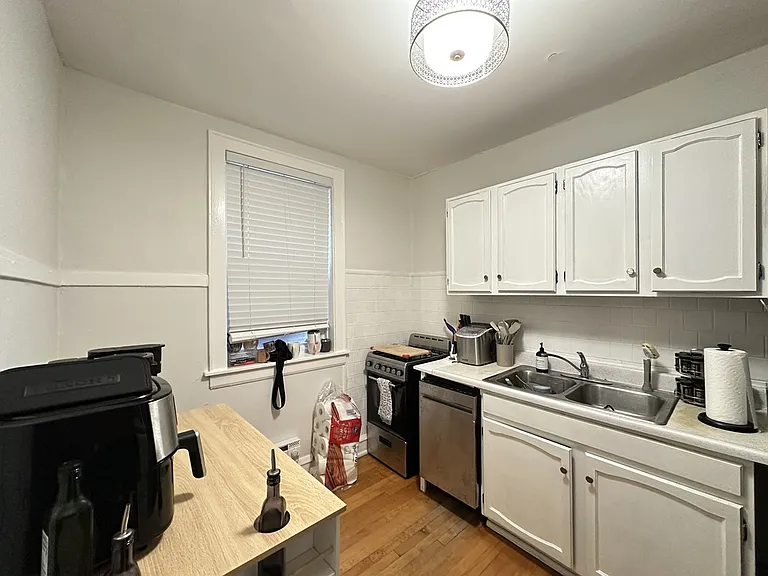 2131 W Giddings St #A3 — Photo 6