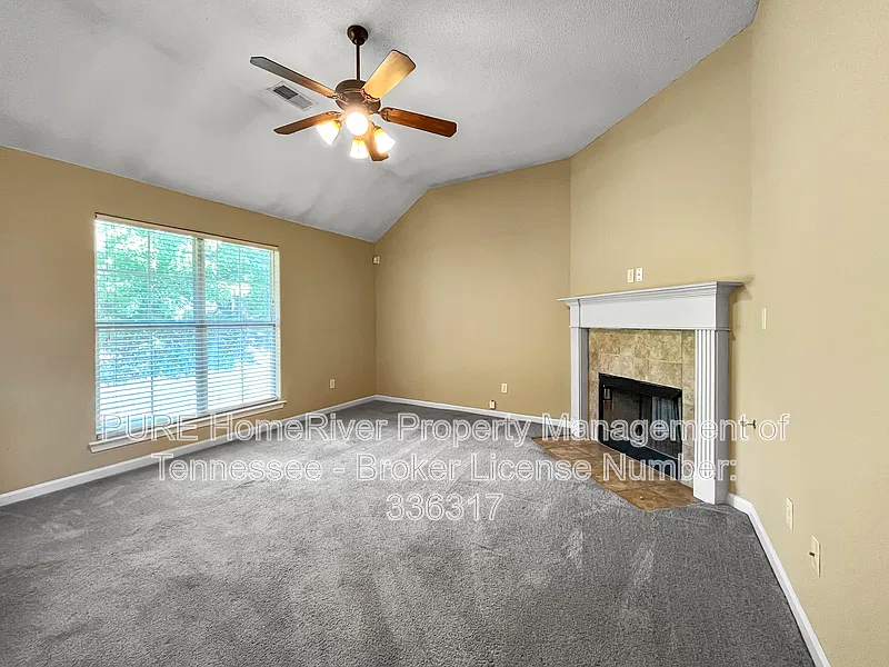 3 bed, 2.0 bath, 1439 sqft, $1,495 — Photo 3