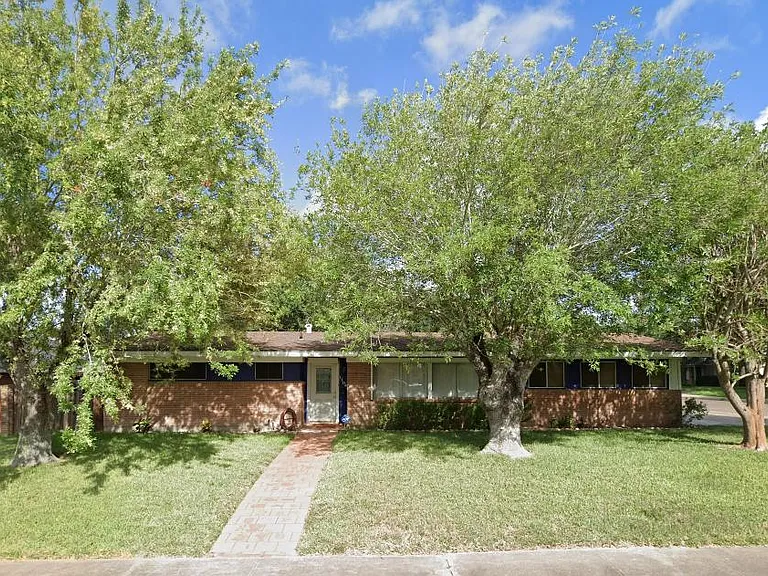1104 Sycamore Dr — Photo 13