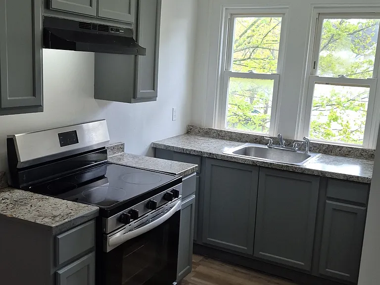 195 Francis Ave #4 — Photo 8