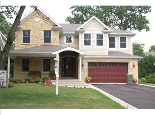 745 S Cook St, Barrington, IL 60010