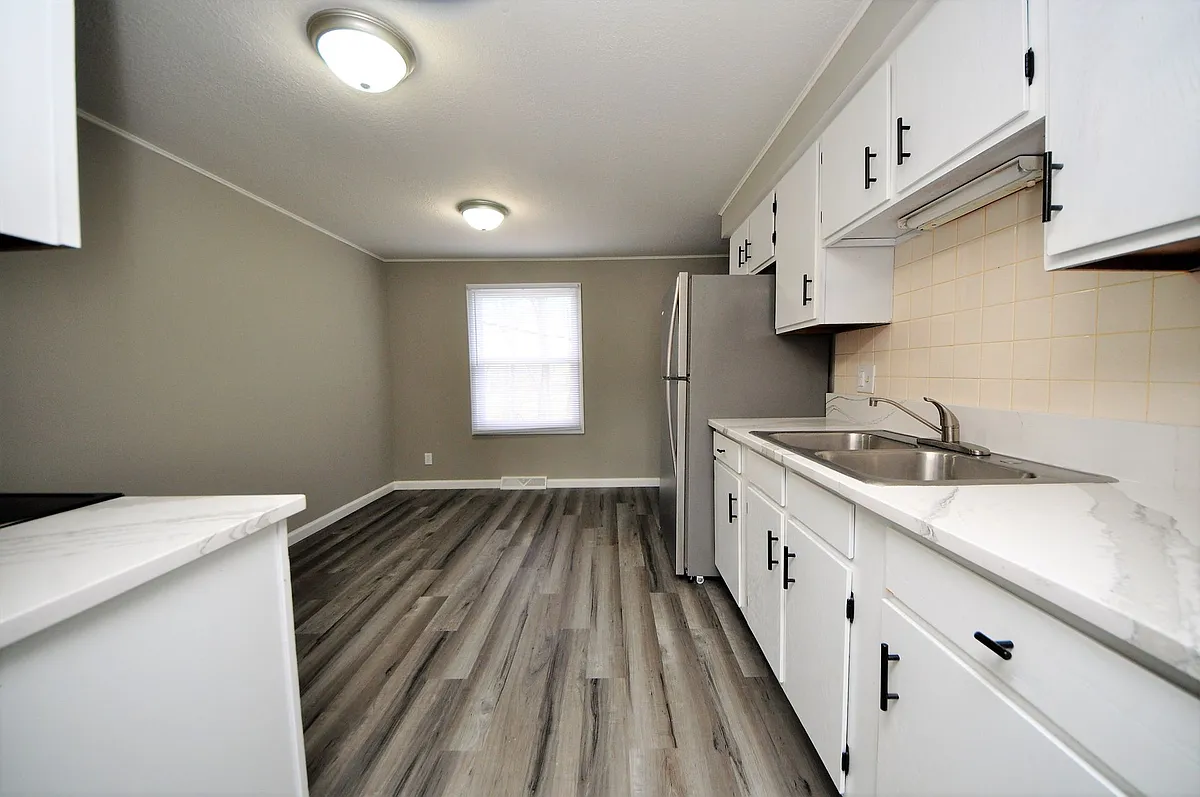 Building Photo - 313 Granada Dr