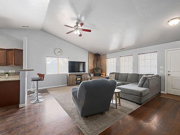 3rd image of 348 N Lodge Rd