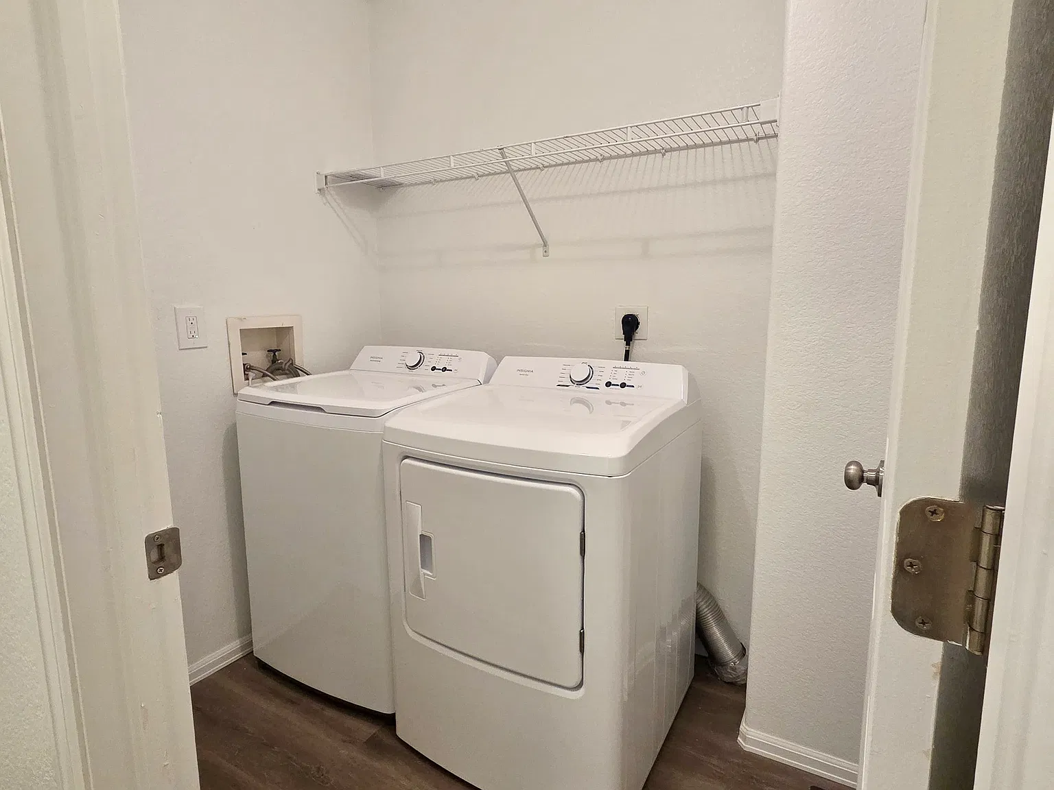 3 bed, 2.5 bath, 1901 sqft, $3,200 — Photo 3