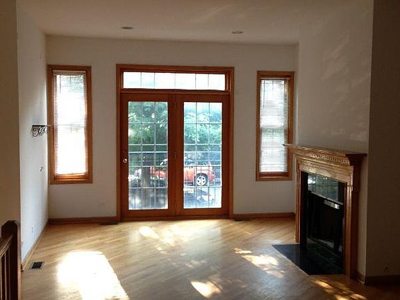 3rd image of 2710 N Wayne Ave #1S