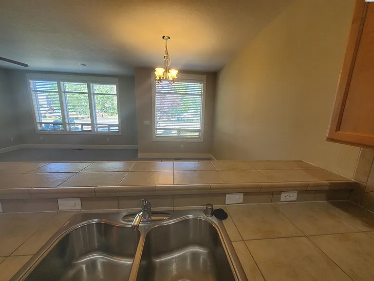 495 Columbia Point Dr — Photo 11
