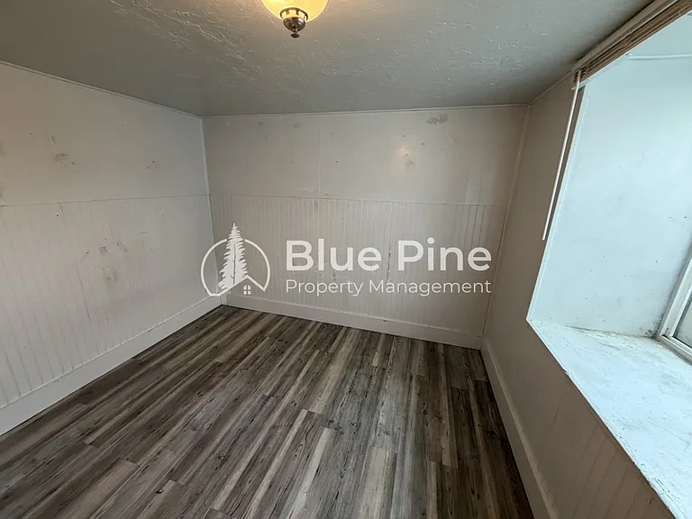 560 Oneida Ave #1 — Photo 5