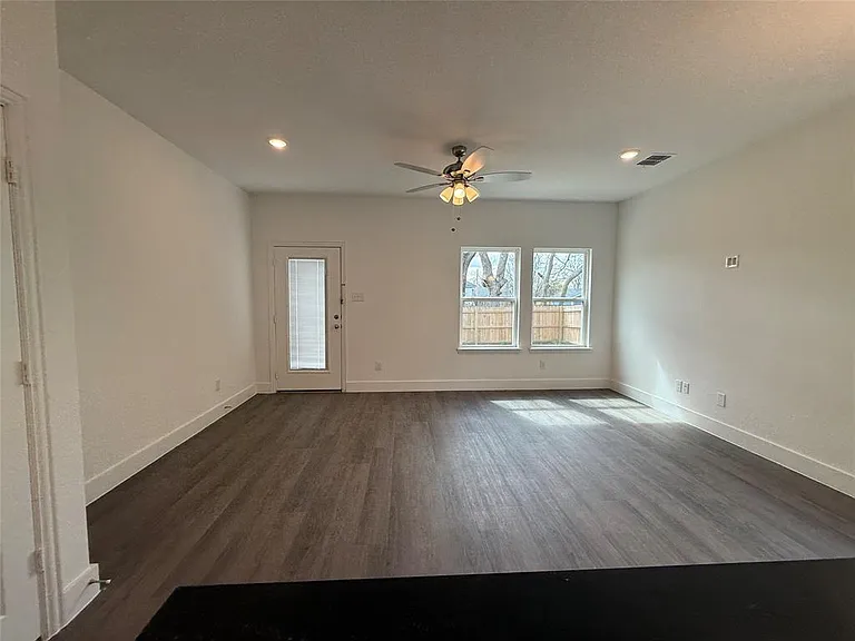 412 E 7th St #2 — Photo 3