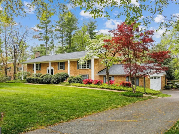 3110 Trenholm Dr, Oakton, VA 22124