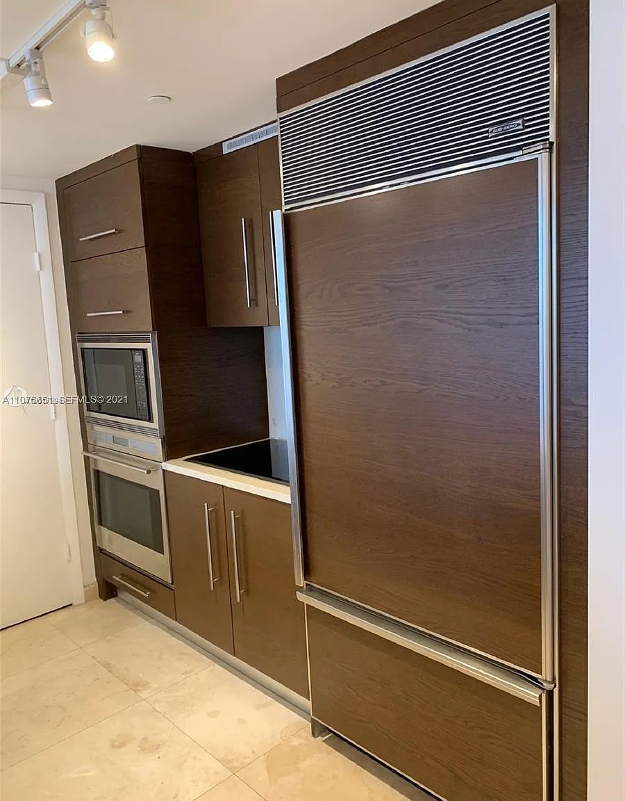 2 bed, 1012 sqft, $4,300 — Photo 4