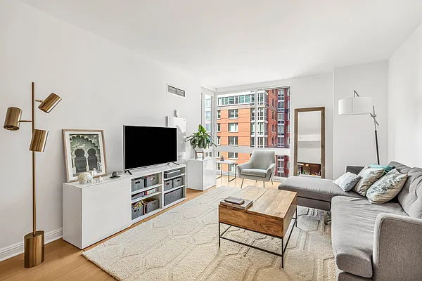 Rented by R New York | media 1