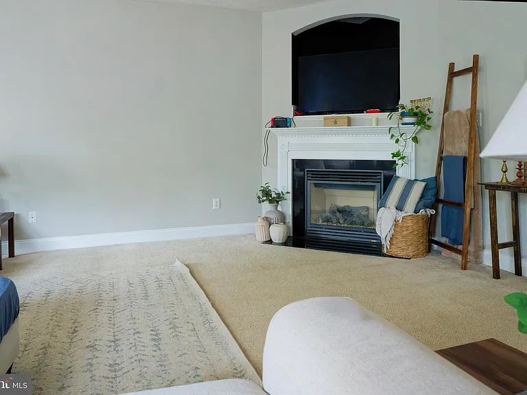 28 Grassland St — Photo 6