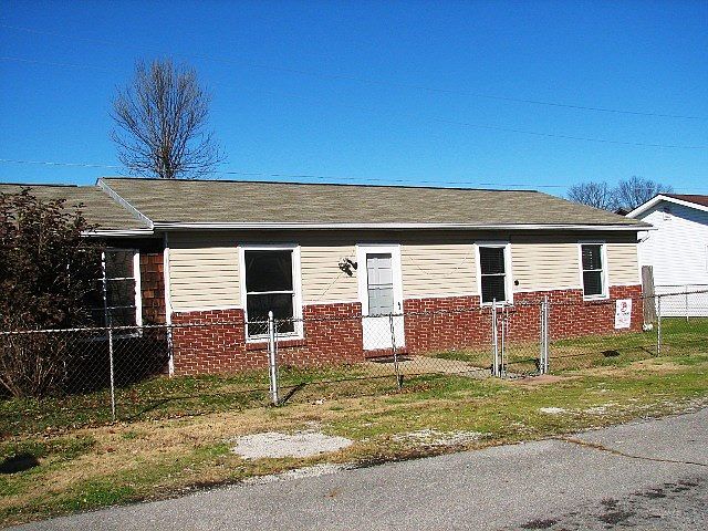 1st image of 107 Mann St