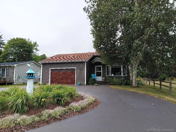 434 S Lake St, Port Sanilac, MI 48469