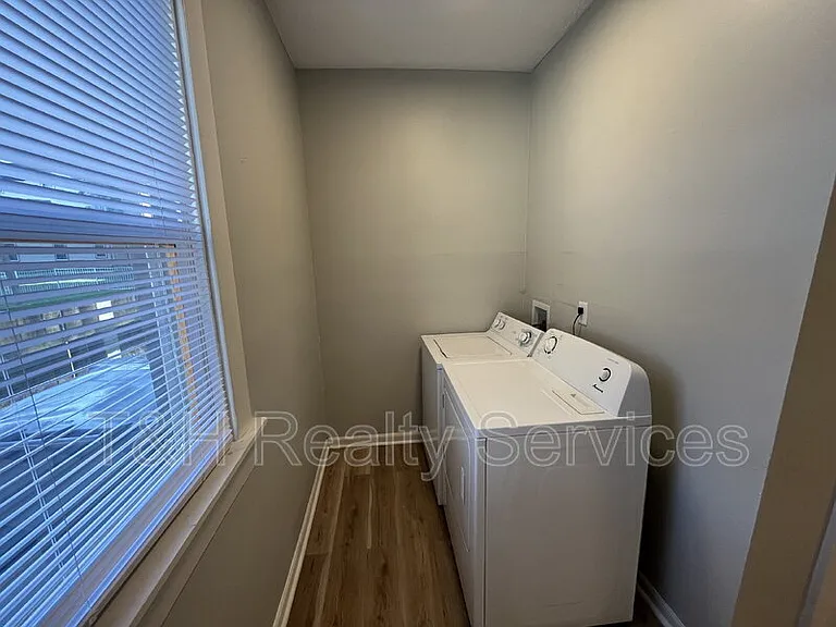 118 W 23rd St — Photo 18