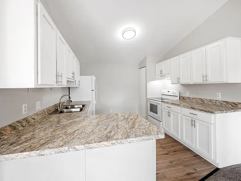 Creekside at Fenton Heights — Photo 14