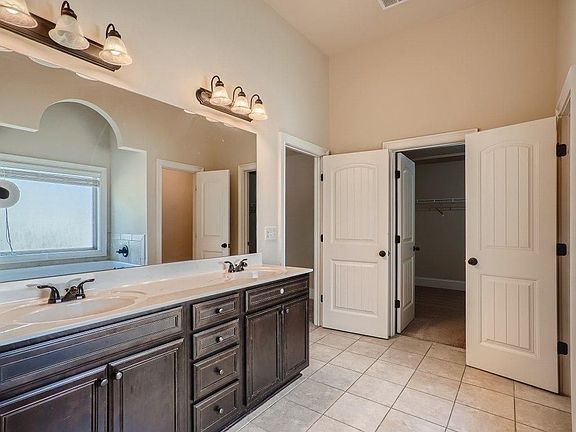 3rd image of 223 Birchwood Dr