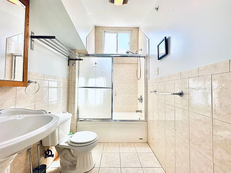 831 Chapel St — Photo 12