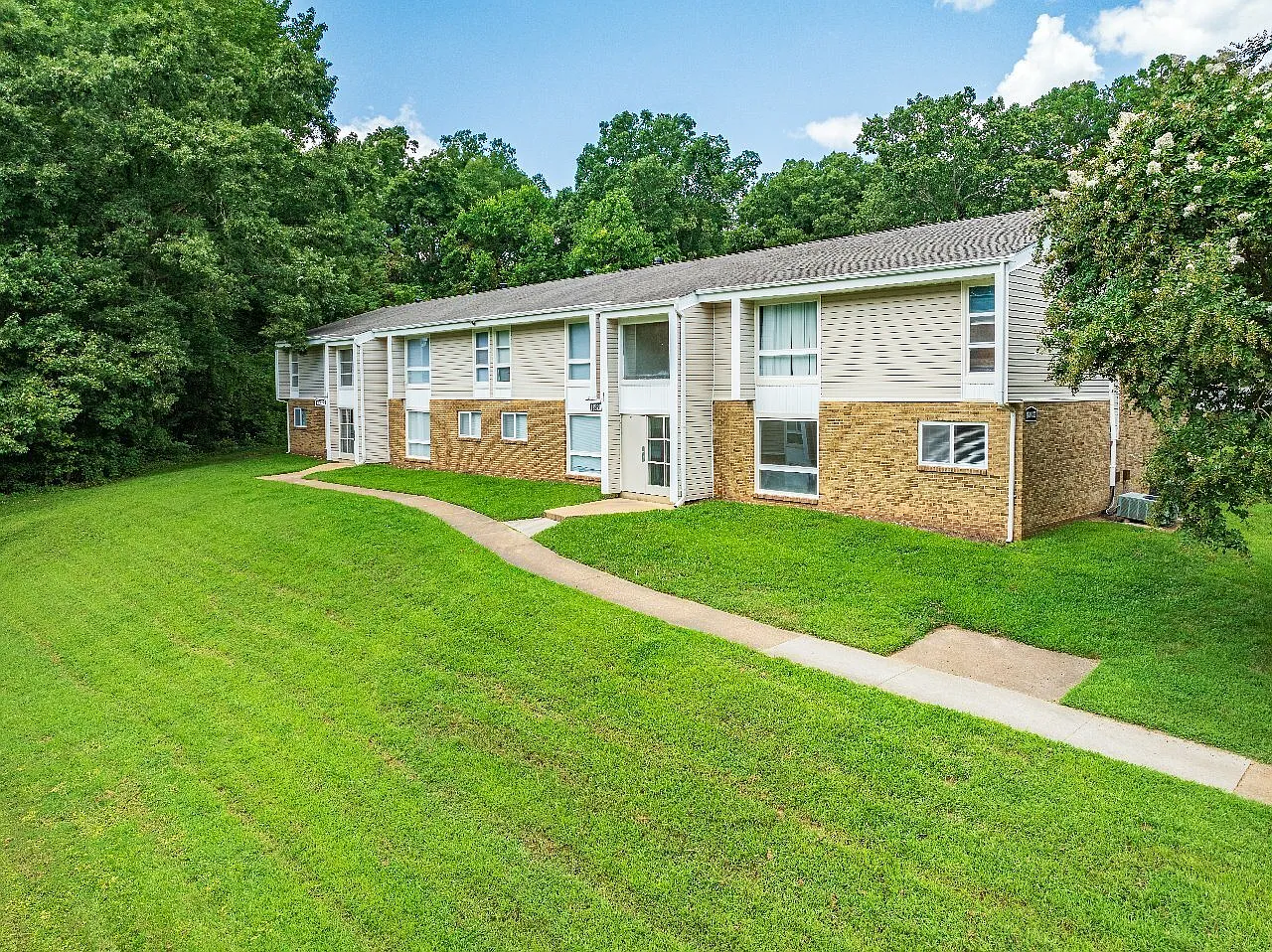 Laketree Manor — Photo 4