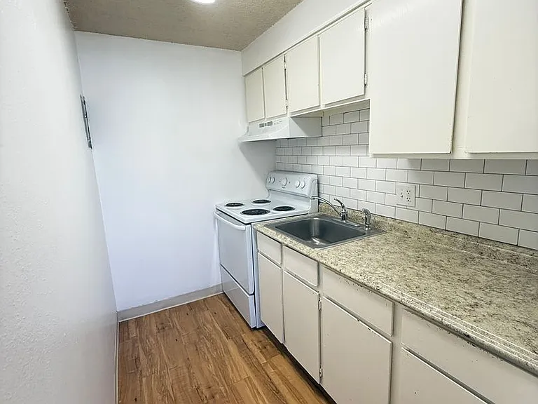1420 W 71st Pl — Photo 18