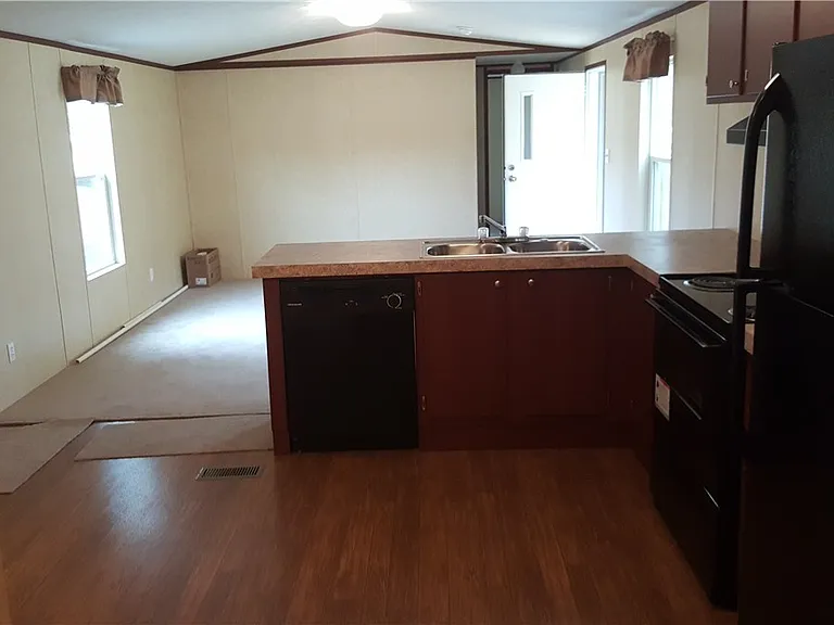 810 McDonald St — Photo 13
