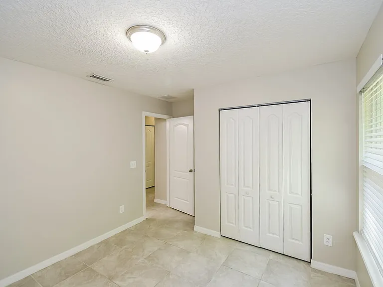 1040 W 7th St — Photo 15
