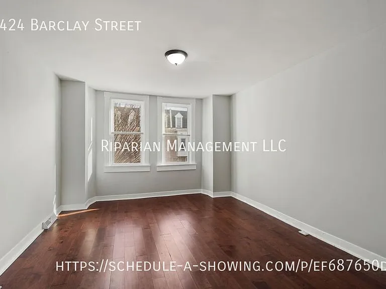 2424 Barclay St — Photo 16