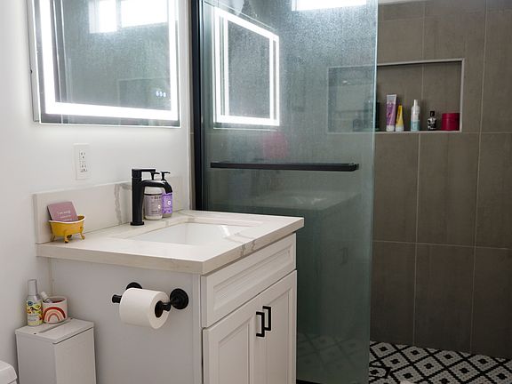 2nd image of 568 E St #2