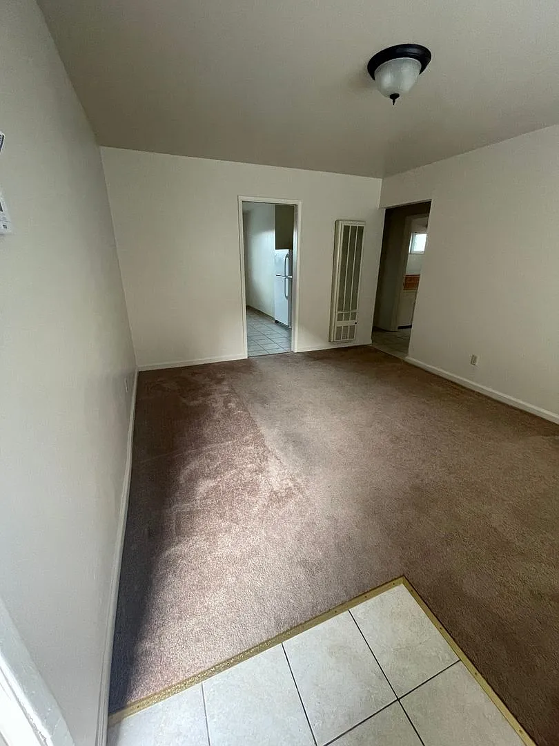 1 Bedroom Apartment — Photo 2