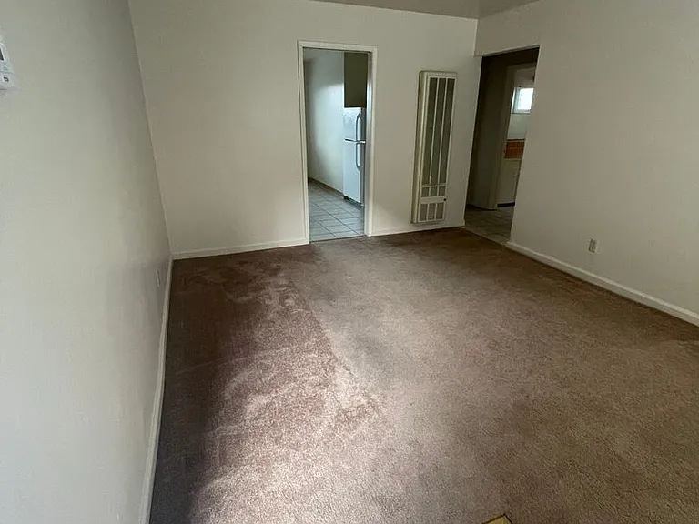 1570 Valley View Rd #5 — Photo 2