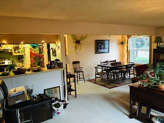 4th image of 1535 N Steele St APT 4