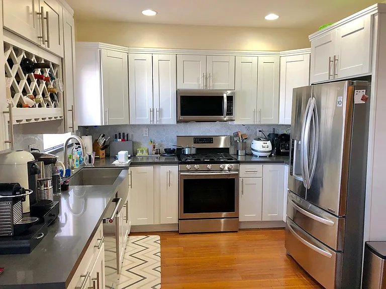1644 Gramercy Ave — Photo 7