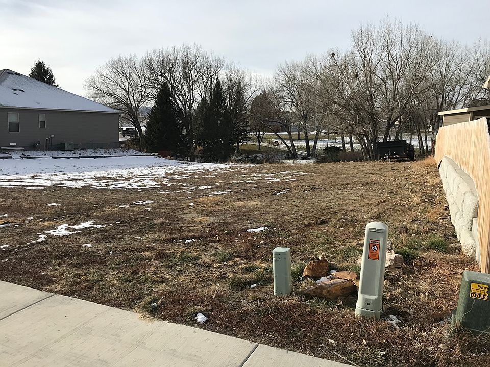 2nd image of 910 Meadowlark Dr