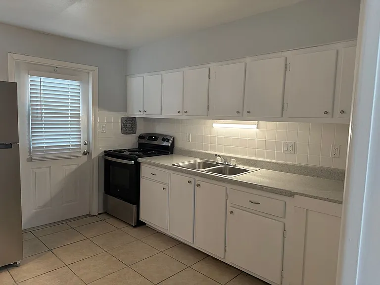 Manatee Bay Apartments — Photo 29