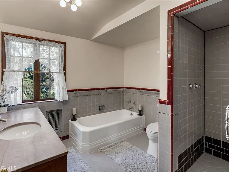 4101 Pacific Ave — Photo 52