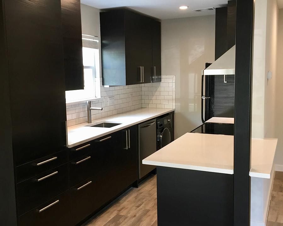 Dream kitchen w/ tons of storage