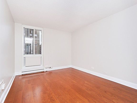 4th image of 580 Main St APT 1318