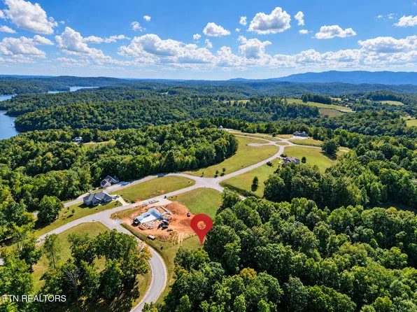 605 N Two Rivers Ln, La Follette, TN 37766
