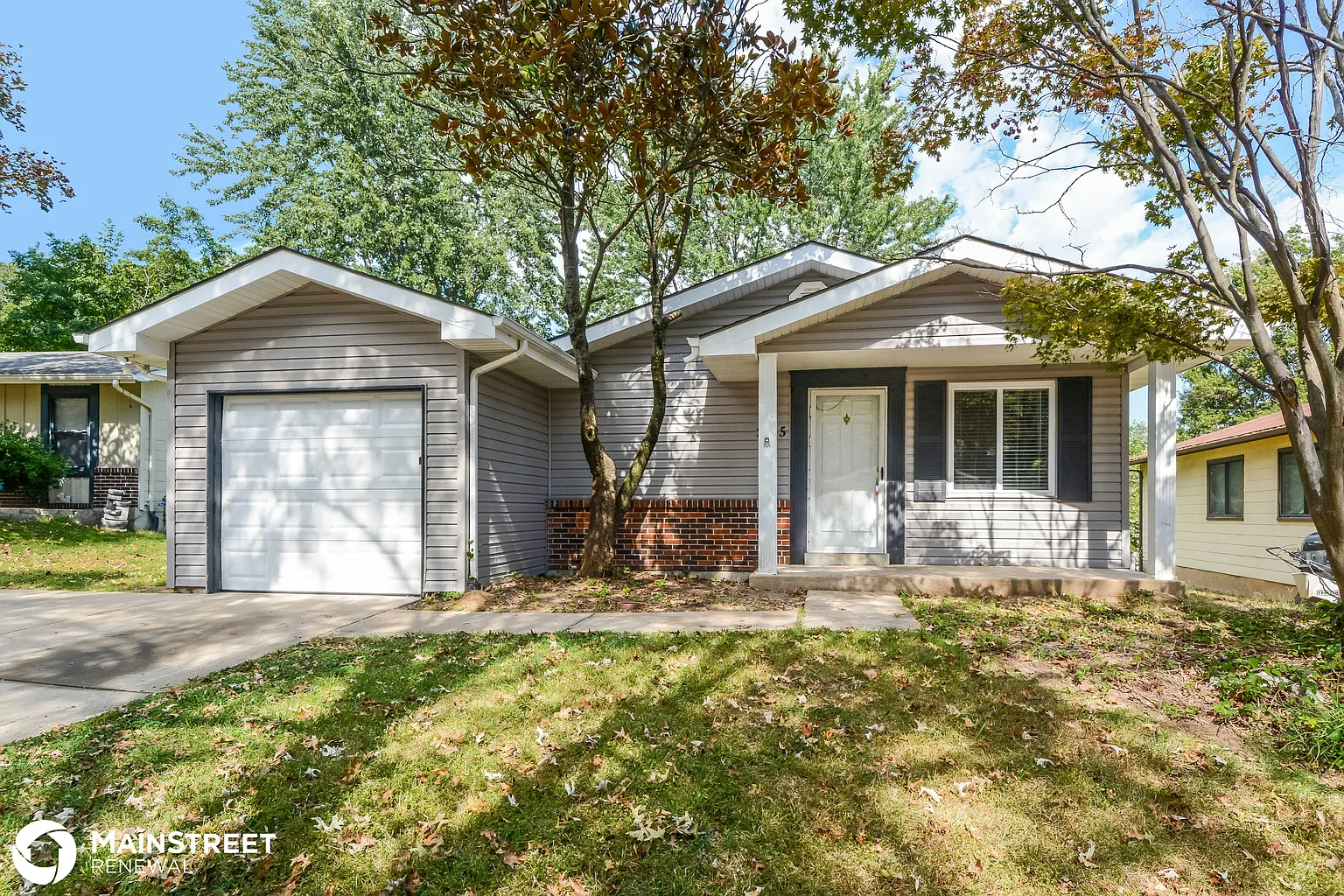2415 Lindsay Ln photo 1