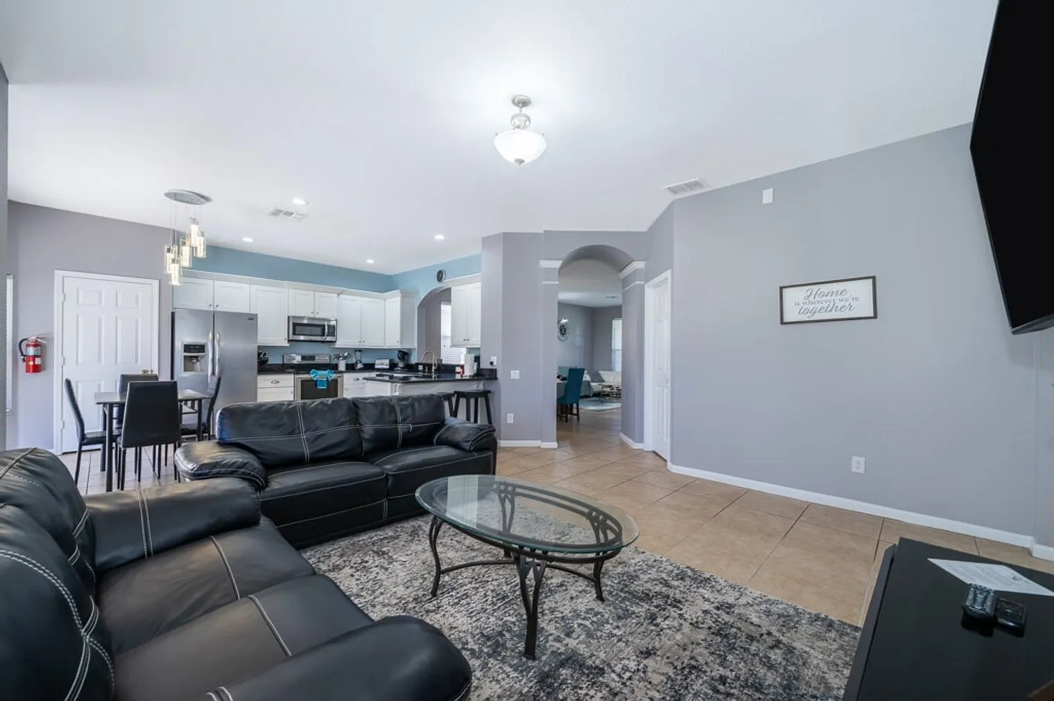 6 bed, 4.0 bath, 2820 sqft, $5,373 — Photo 4