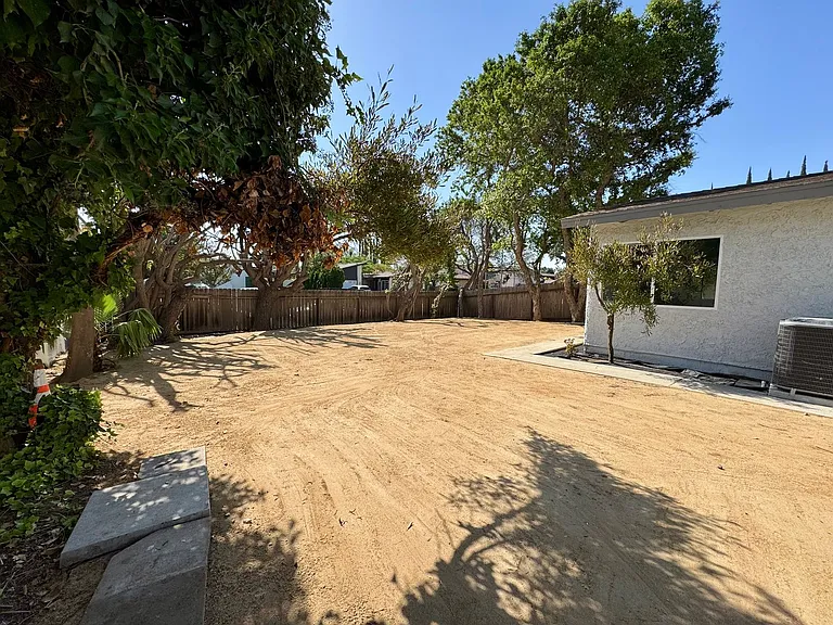 22301 Itasca St — Photo 16
