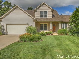 93 Foleys Grade Dr SE, Lowell, MI 49331