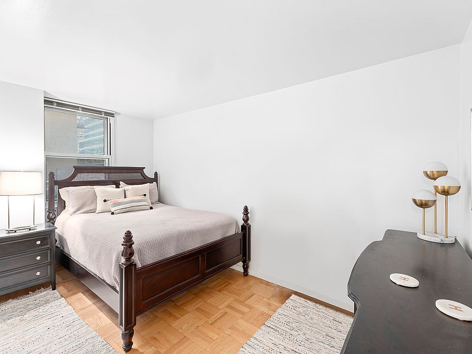 2nd image of 200 E 58th St APT 9G